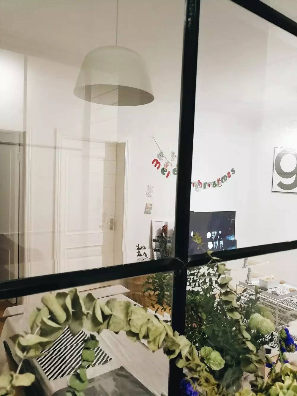 她改了两扇门，将家装成网图中的模样