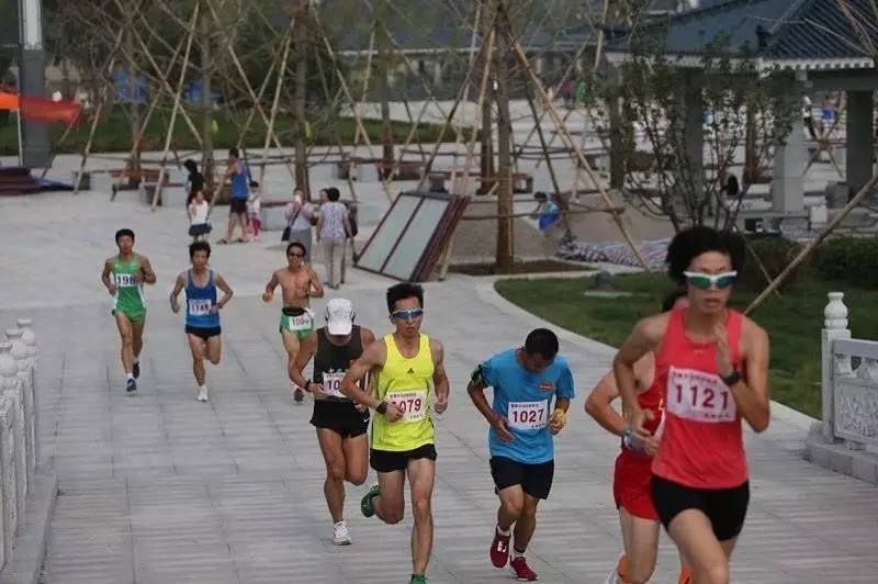 唐辉马拉松运动视频,马拉松唐辉夺冠