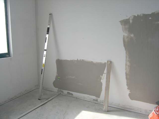 墙底没铲干净腻子裂缝怎么补救,墙腻子层裂掉怎么修