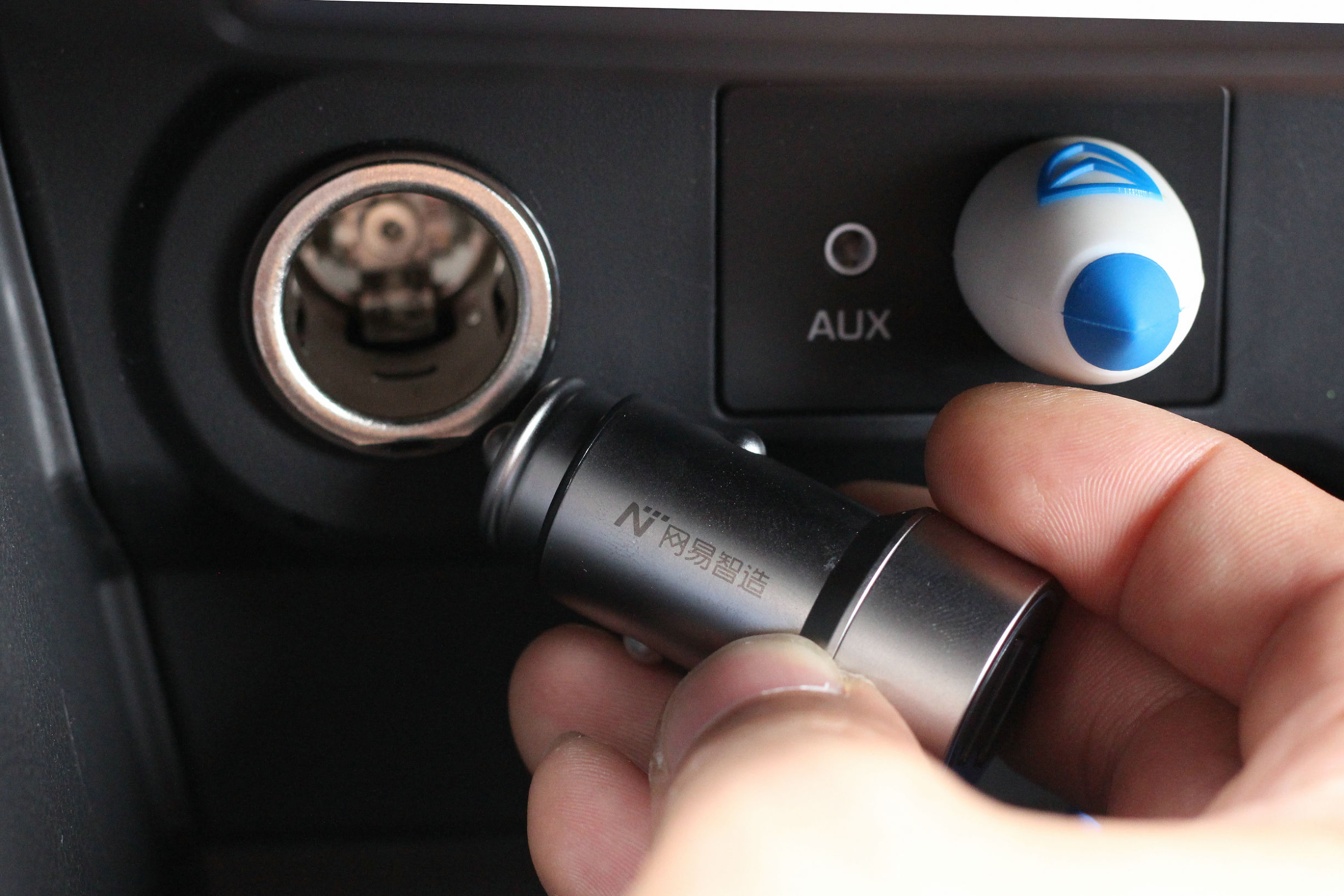 能充电的*弹子**头，网易车载充电器体验