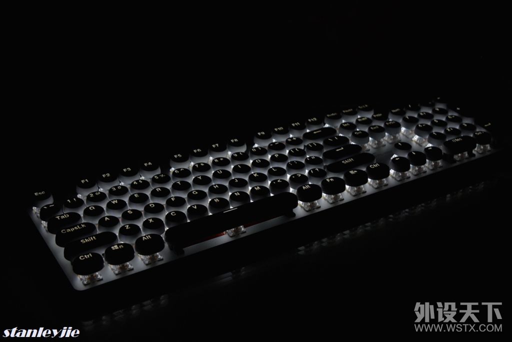 腹灵光轴机械键盘怎么样,红轴104机械键盘测评