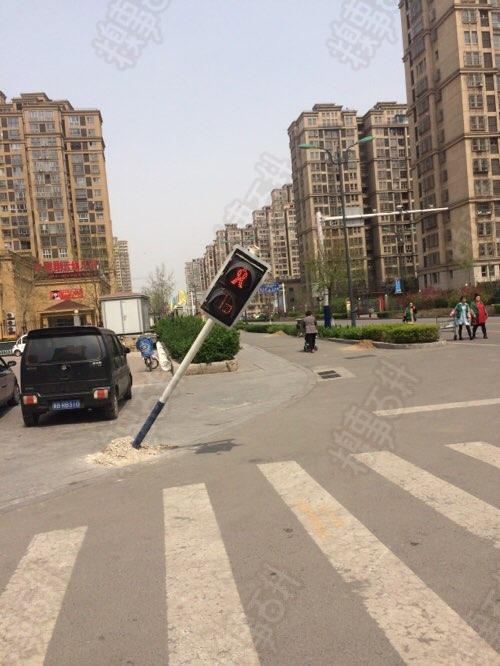 十条笑话：看完电影我就送她回去了，刚到家就收到她发来的信息