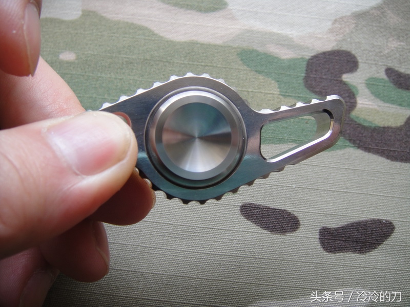 炫彩钛合金指尖陀螺,精致小巧炫酷指尖陀螺