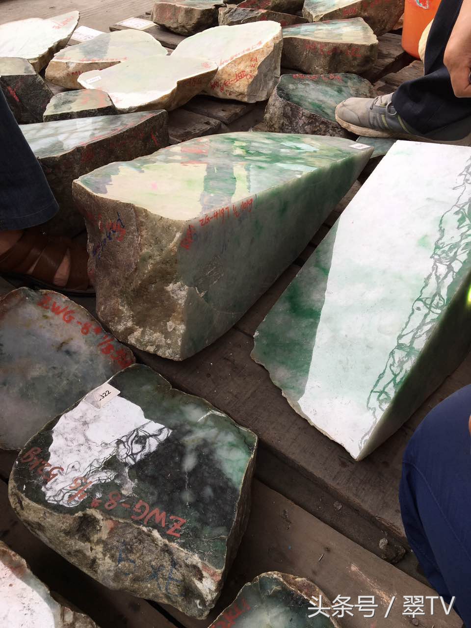 平洲公盘翡翠最新信息,平洲翡翠毛料公盘视频