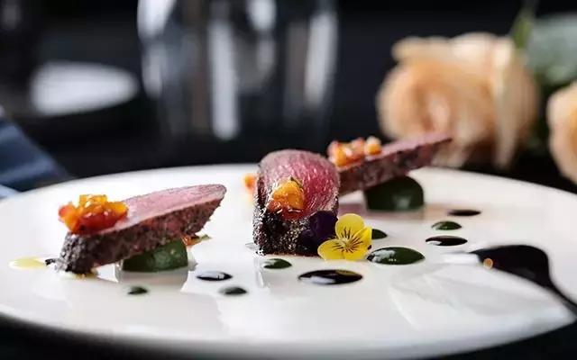 听说在这家人均仅为200左右的西餐厅吃饭的人，都实现了小目标