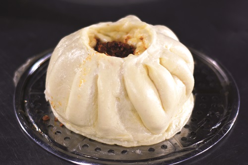 一整只鸡居然可以塞入一个包子里？每天销售120个？