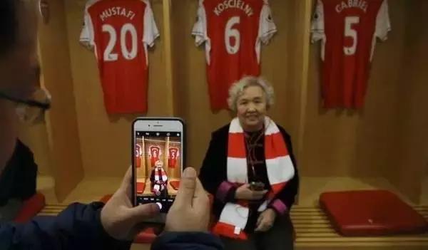 78岁枪迷大妈：诚实欺骗、忠诚背叛，江湖上有的，足球里都有