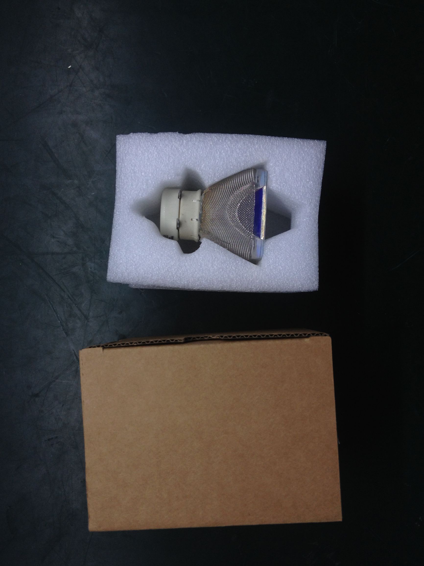 三洋xw270c怎么换灯泡,三洋xm1500c投影如何更换灯泡