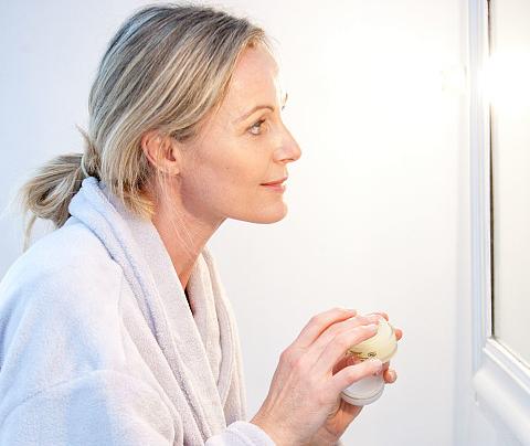 脸部过敏如何解决,治疗脸部过敏的草