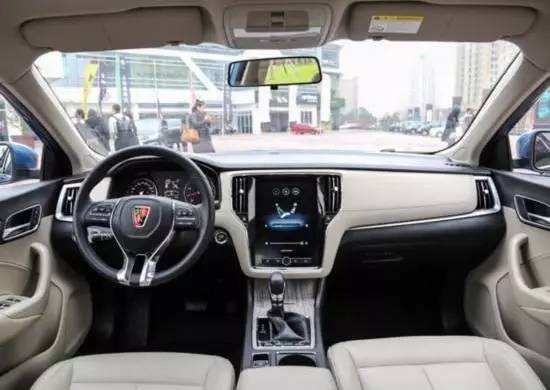 荣威i6plus手动豪华版,荣威i6手动真实油耗