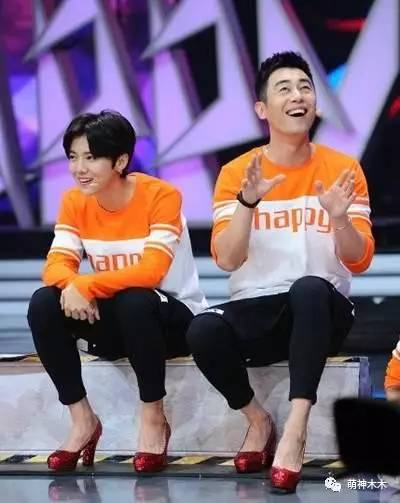 跑男团穿高跟鞋，李晨走不了路，鹿晗竟毫无违和感，美成了这样