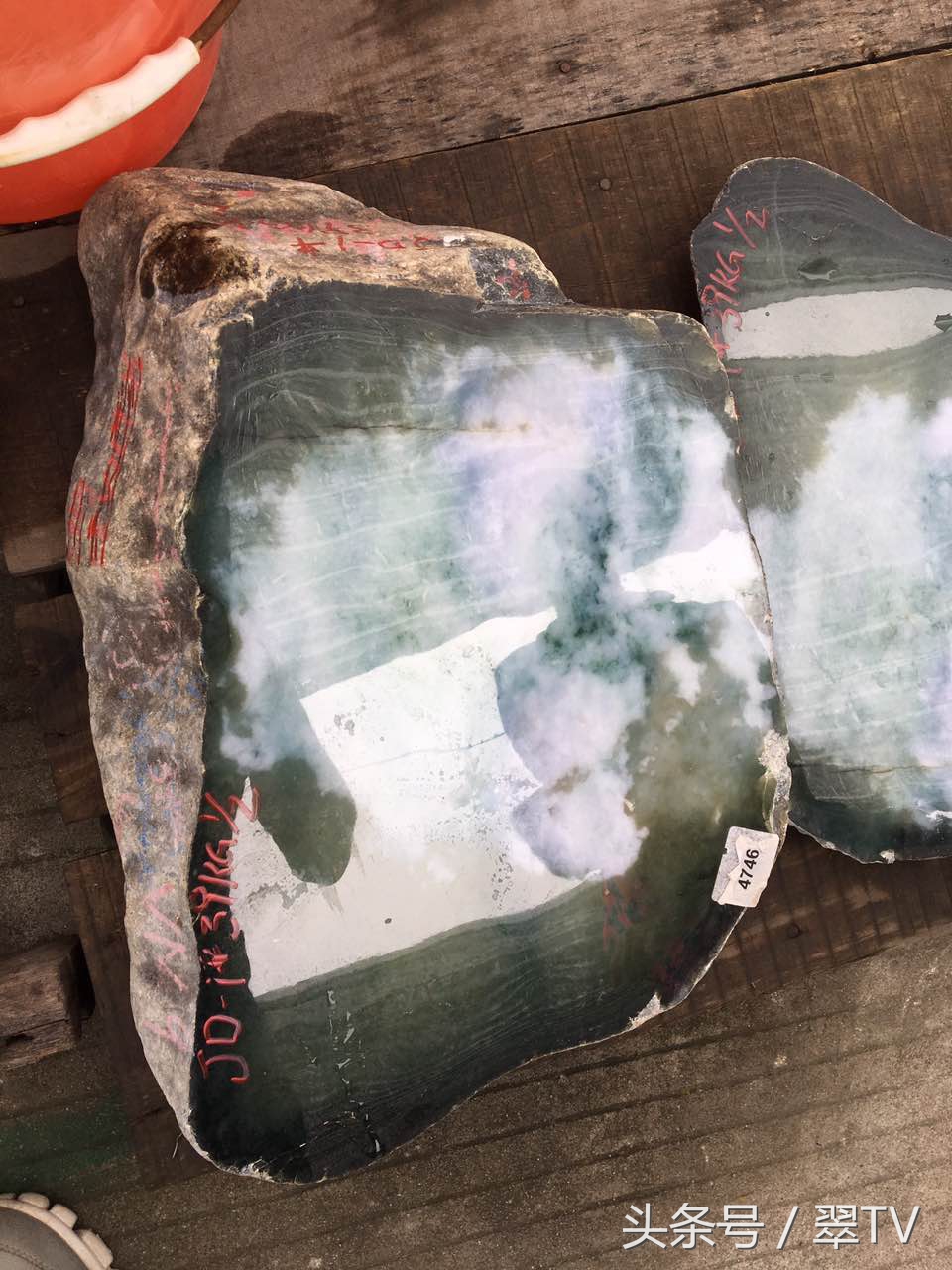 平洲公盘翡翠最新信息,平洲翡翠毛料公盘视频