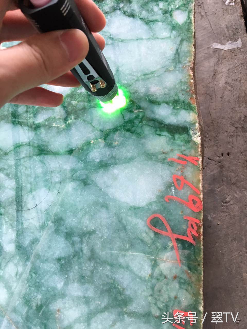 平洲公盘翡翠最新信息,平洲翡翠毛料公盘视频