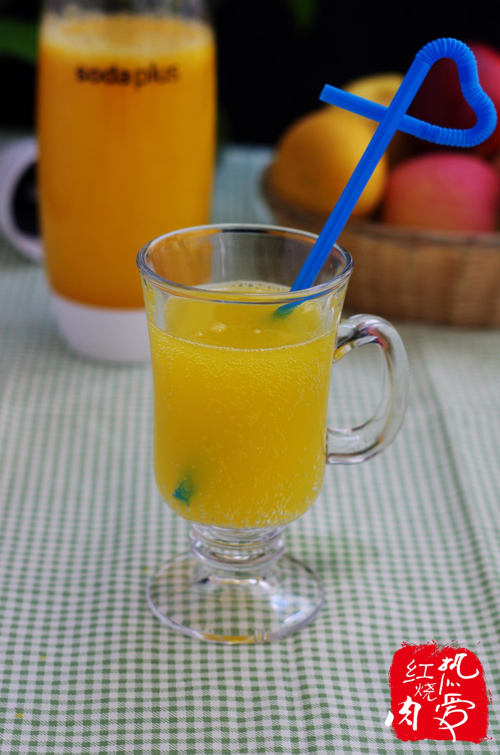 一个芒果两瓶水，就能做出比北冰洋汽水还要好喝的冰爽气泡水来！