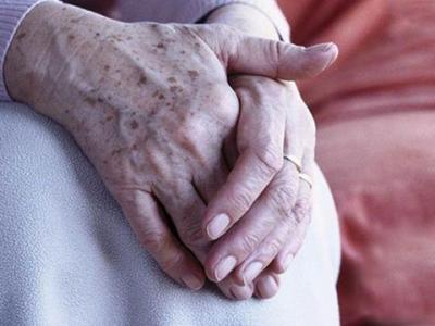 老年斑激光后复发怎么办,激光治疗老年斑祛斑视频