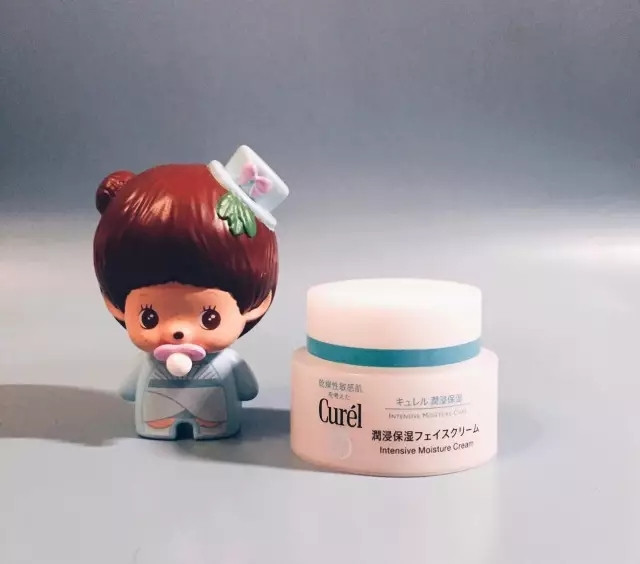 适合夏季用的清爽的平价面霜,平价又高保湿的面霜