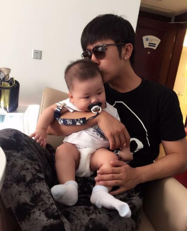 胡歌母亲和江疏影,胡歌母亲江疏影