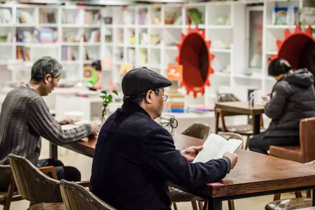 这家书店开在了郑州最“贵”的地方,却不卖书