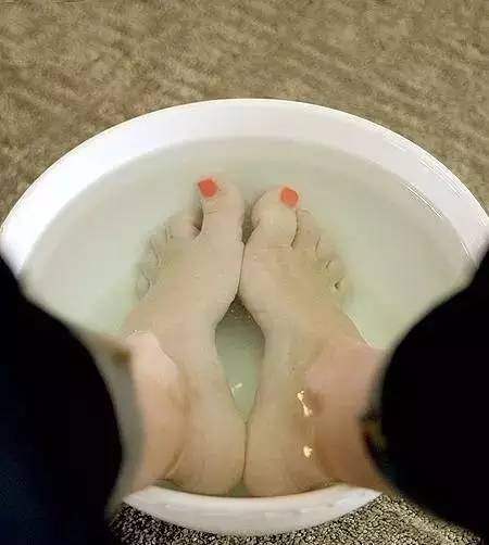 鞋子有异味快速去除,鞋子有臭味怎么去除小妙招