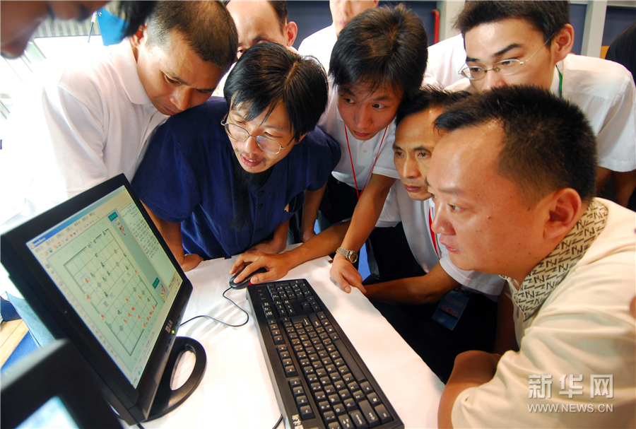 人机大战首局柯洁苦战落败,柯洁三盘人机大战