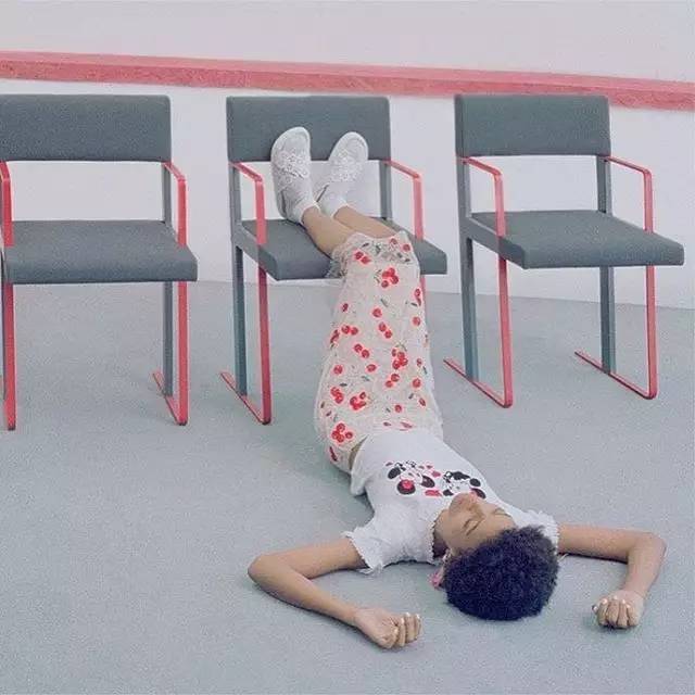 t恤牛仔甜酷,今夏流行这4种t恤时尚又百搭