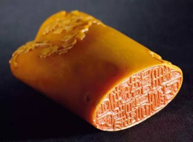 田黄为什么这么贵,真品田黄的真假识别与收藏价值