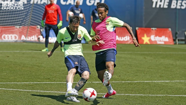 梅西足球鞋nemeziz19.4,阿迪达斯nemeziz梅西专属