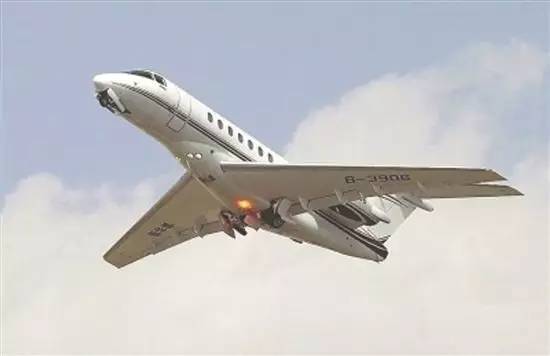 福建这5位富豪都是买私人飞机上下班！每架值上亿！看完只能45°仰望……