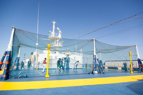 坐着豪华游轮,坐着邮轮看世界