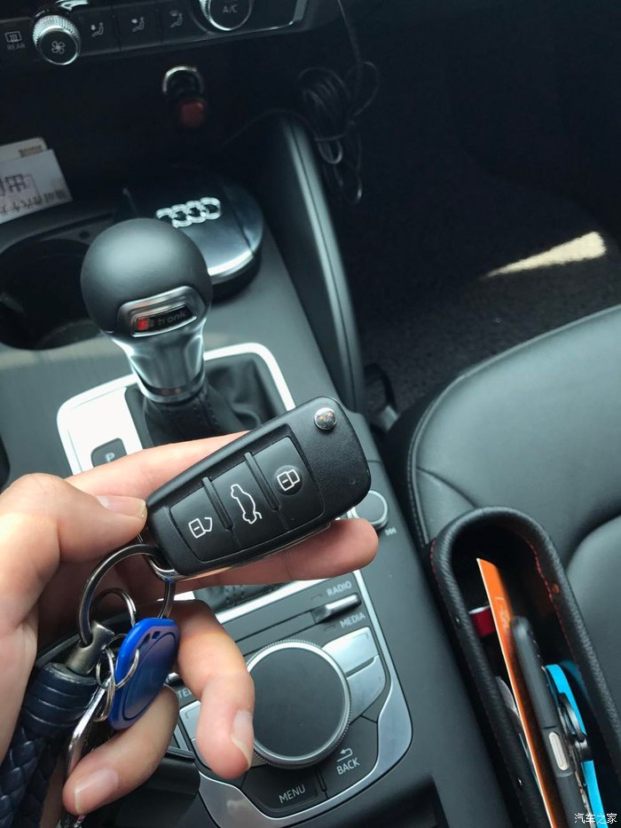 奥迪a32022款两厢,奥迪a345tfsi