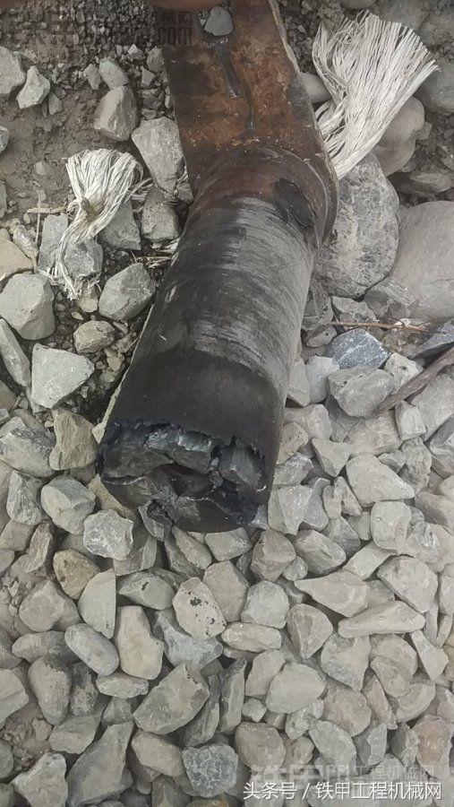 船上生锈的销子怎么拿下来,挖机斗齿销子生锈卡死怎么取出