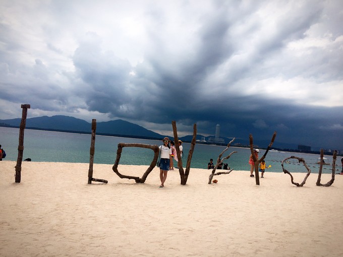 两个快乐的小阿妹神游三亚