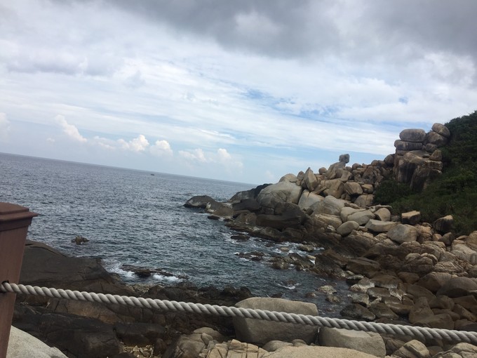 两个快乐的小阿妹神游三亚