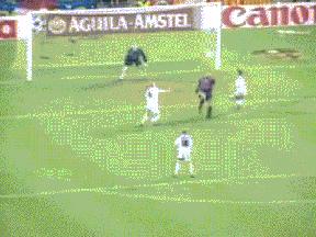 盘点绿茵场上精彩过人,比武打片还精彩的格斗比赛