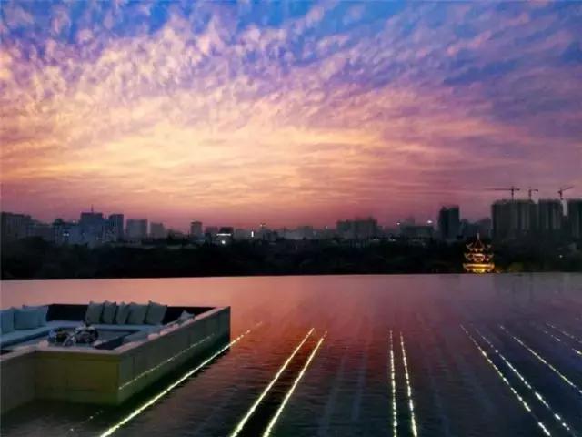 这座城市有1万个楼盘，为什么我们能记住这7家？