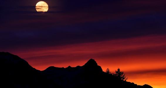 村里老太太过世,村里老太过世