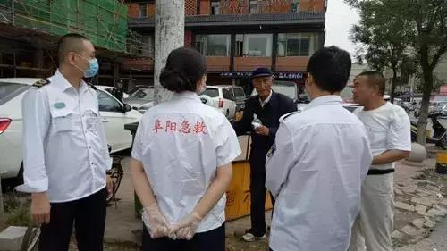 假摔遭点名场面,假摔路人掏牌