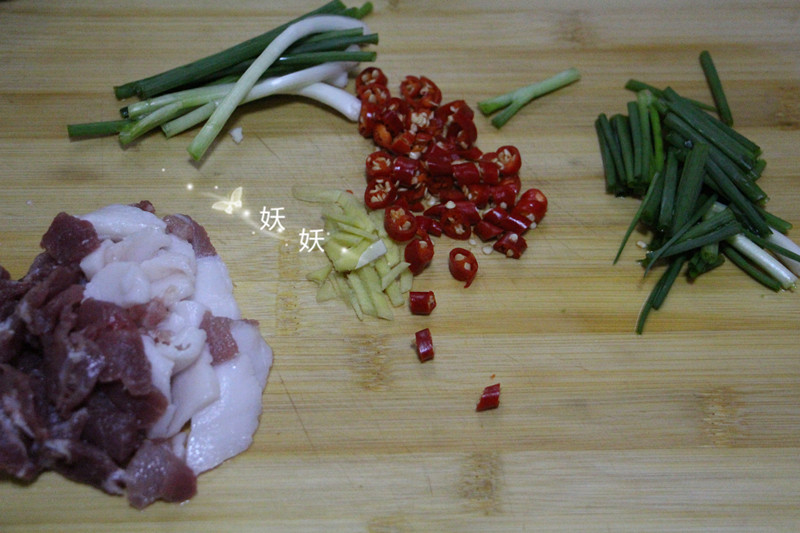 又到栀子花开的季节，城里人餐桌上又要多一道美味，降心火不烦躁