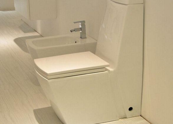 马桶被粪便堵了如何自己快速疏通,袜子把马桶堵了如何自己快速疏通