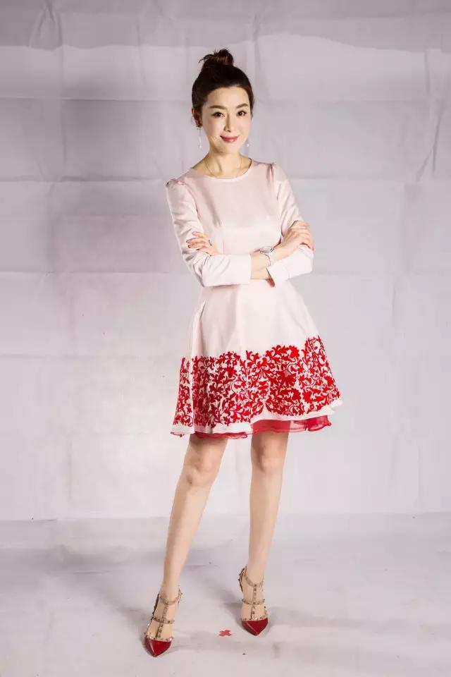 撕掉“豪门阔太”标签，林嘉莉完美转型汤达人“林奶奶”