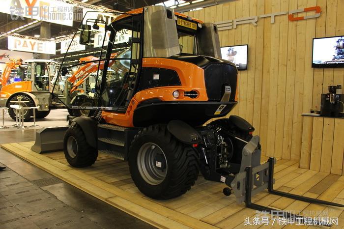 各种各样的铲车挖掘机,多功能装载机挖掘机