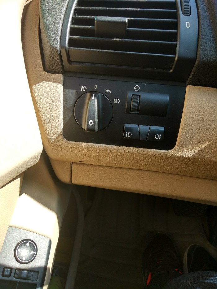 买宝马x53.0t真实油耗多少,老款宝马x530万公里能值多少钱