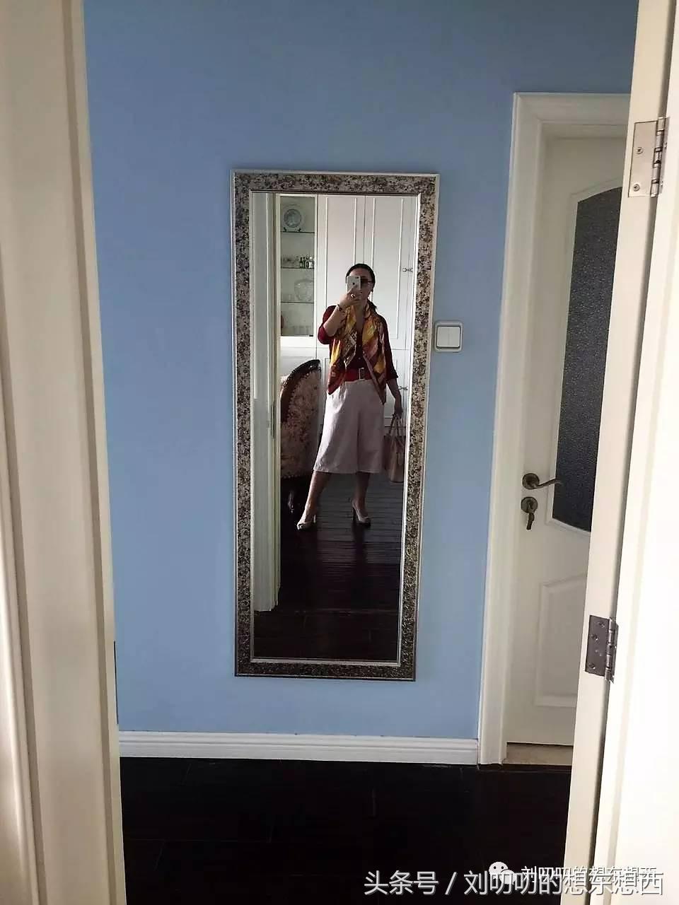 一身红可以很霸气也可以很妖娆-一日一Look素色衬衫四