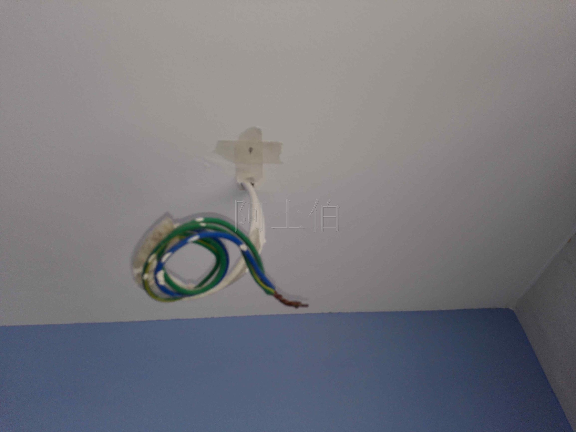 冲击钻打墙怎么不跑偏,冲击钻如何打墙面