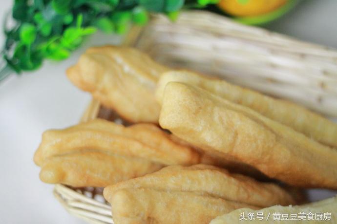 无矾香酥大油条怎么做的,在家轻松做出酥脆好吃的大油条