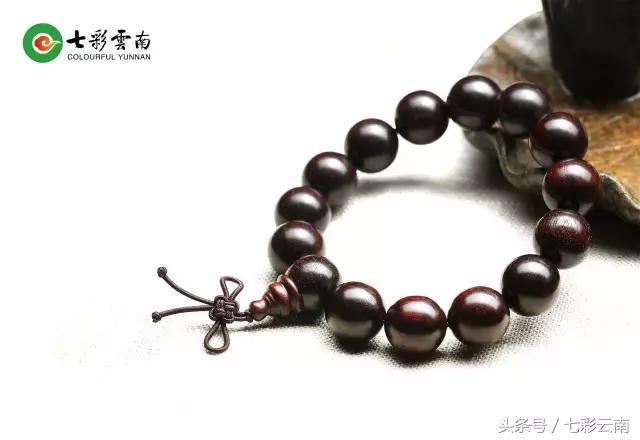 男人戴手串好还是戴手镯好,女人戴手镯好看还是戴手串好看