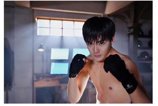 侯明昊寒武纪玩滑板照片,寒武纪侯明昊高燃混剪