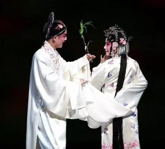 男人不可以只解纽扣，不解风情