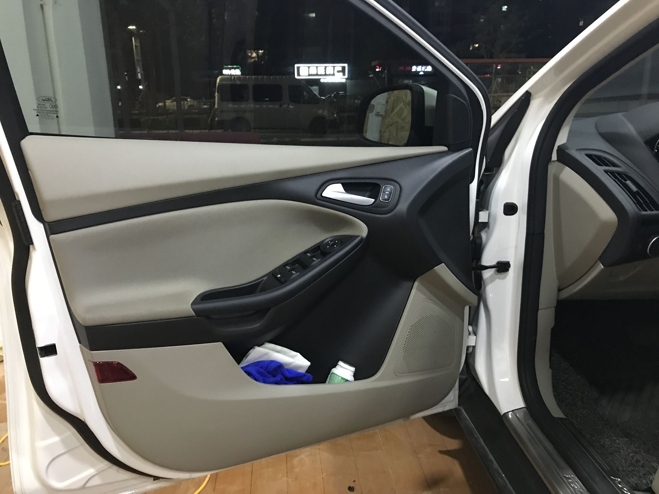 21款福克斯音响低音改装,20款福克斯stline音响改装