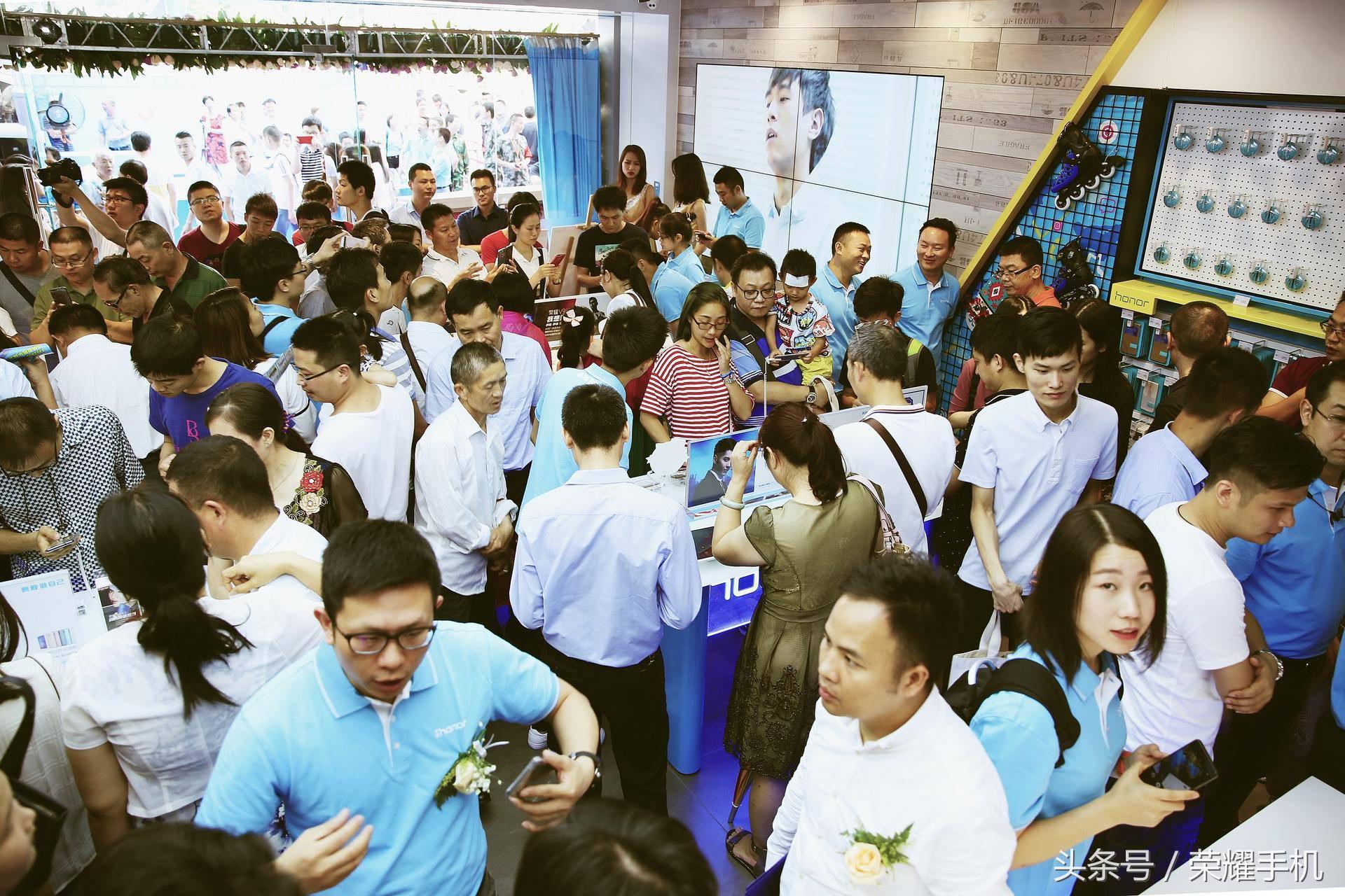 荣耀全国五家体验店,荣耀授权体验店盛大开业图片